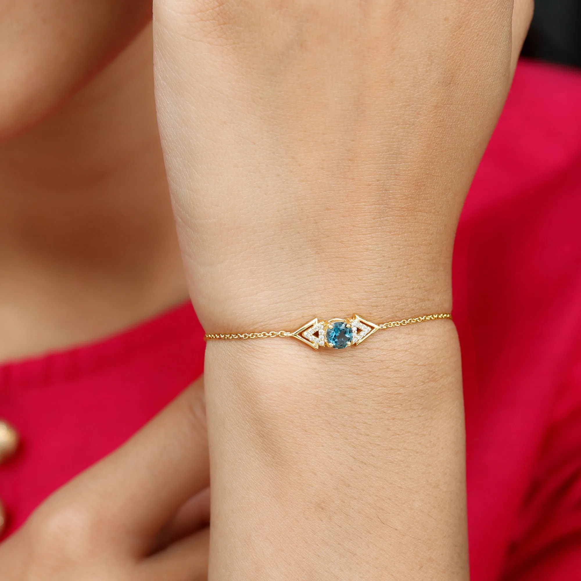 0.75 CT Minimal London Blue Topaz and Diamond Geometric Chain Bracelet